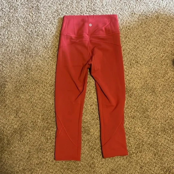 Lululemon Pink Cropped Leggins - Picture 2 of 4